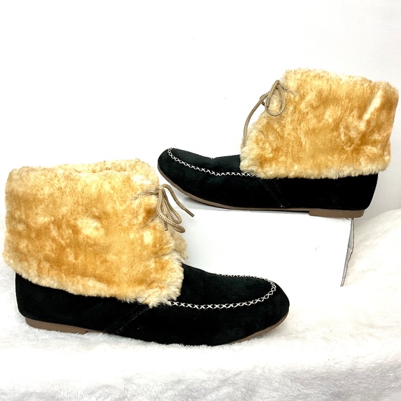Lamo Black Suede Comfort Lace-up Moccasin Faux Fur Ankle Booties sz 8 to 8.5M - Picture 2 of 12